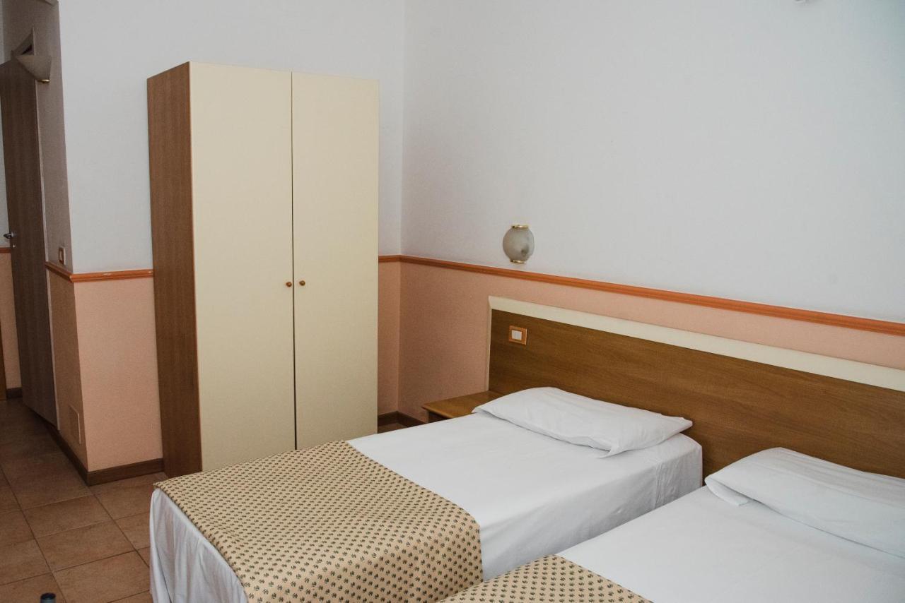 Standard Twin Room,761687659:JPEG